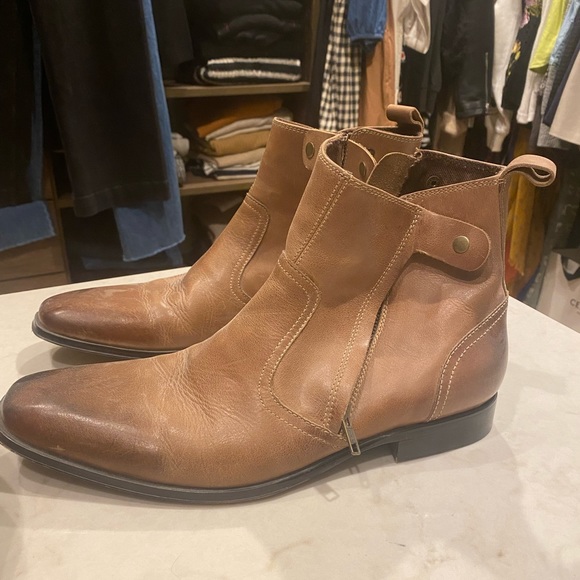 Stray Dog Leather Boots - Picture 2 of 6